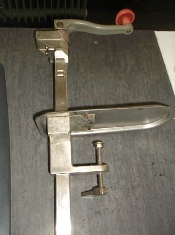 INDUSTRIAL CAN OPENER